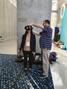 Robert C. Ferguson kobler Lill Due til det nødvendige utstyret for å trene VR