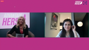 Bilde av PC-skjerm med webinarleder som intervjuer revmatologAnita Kåss