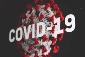 Teksten Covid 19 på virusball