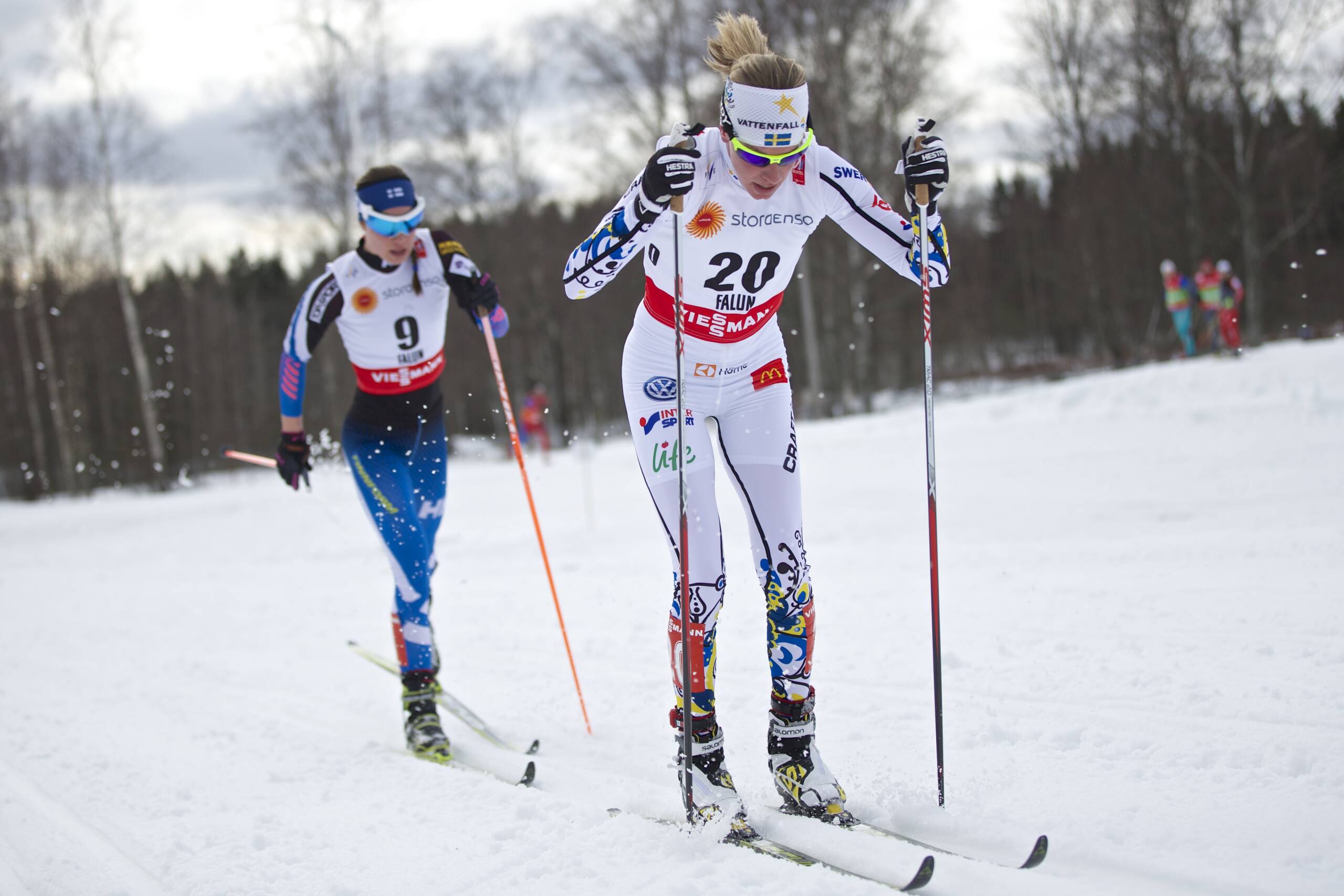 Sofoa Bleckur og en annen kvinnelig skiløper under VM i Falun 2015